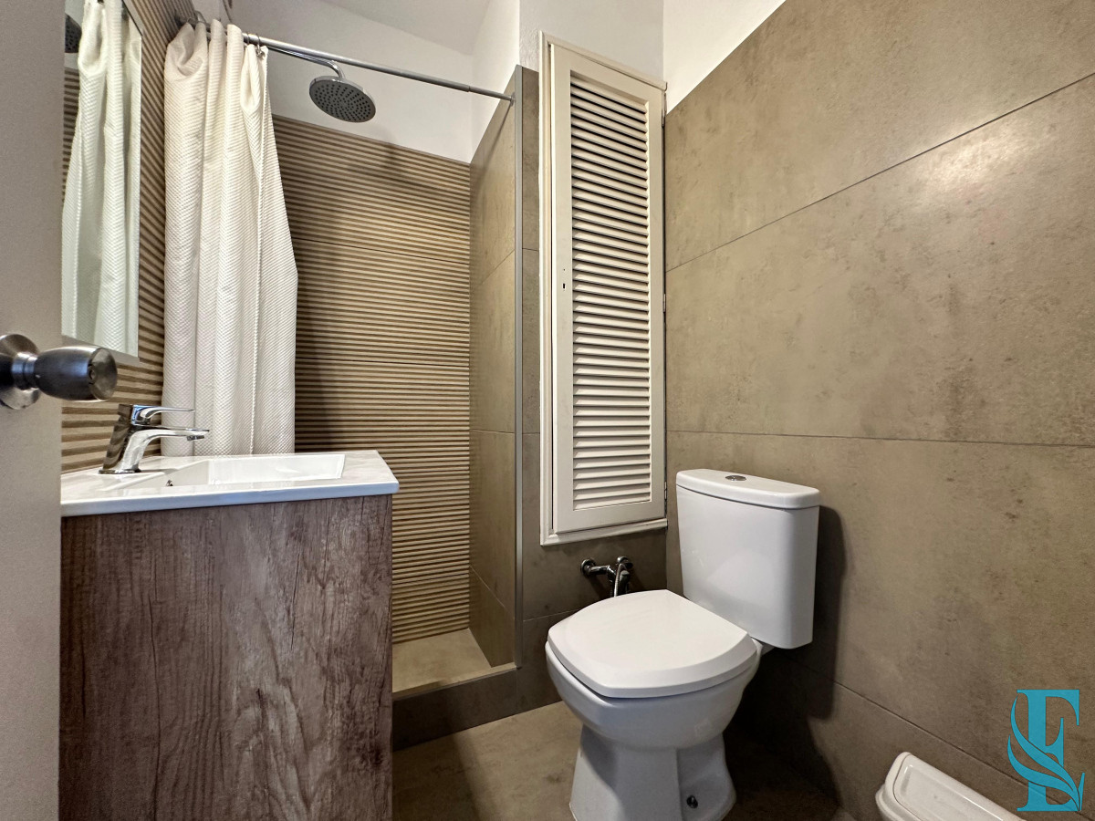 Apartamento ID.665 - Apartamento de dos dormitorios y dependencia de servicio en venta en Punta del Este