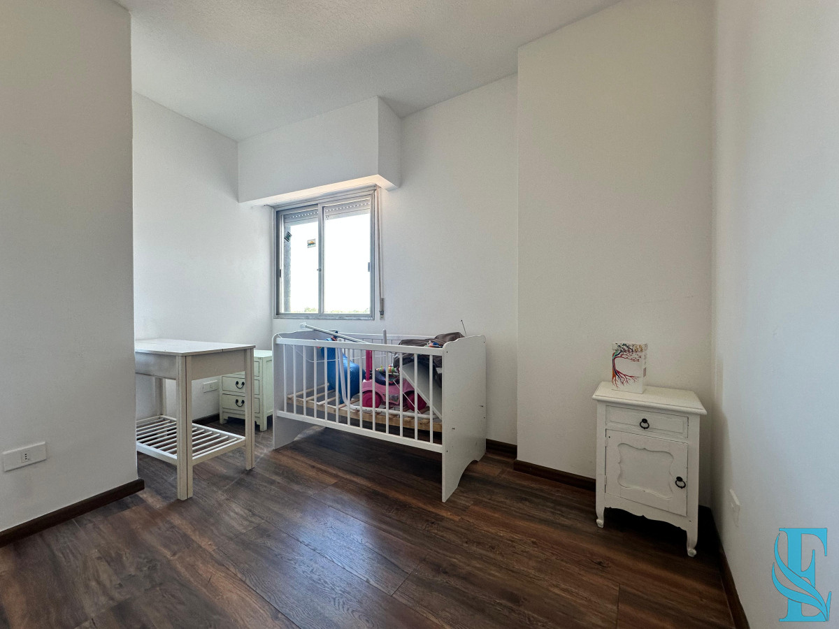 Apartamento ID.665 - Apartamento de dos dormitorios y dependencia de servicio en venta en Punta del Este