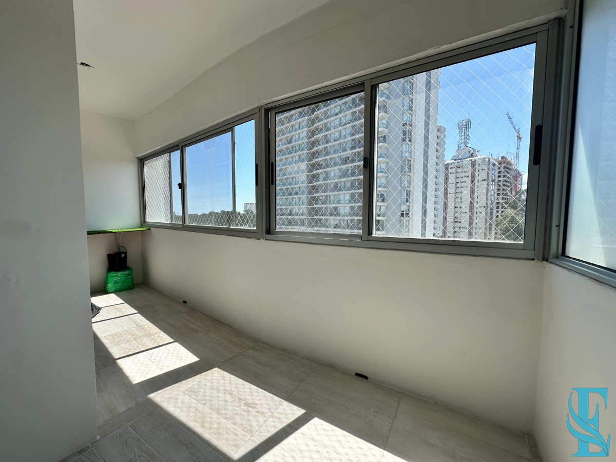Apartamento ID.665 - Apartamento de dos dormitorios y dependencia de servicio en venta en Punta del Este