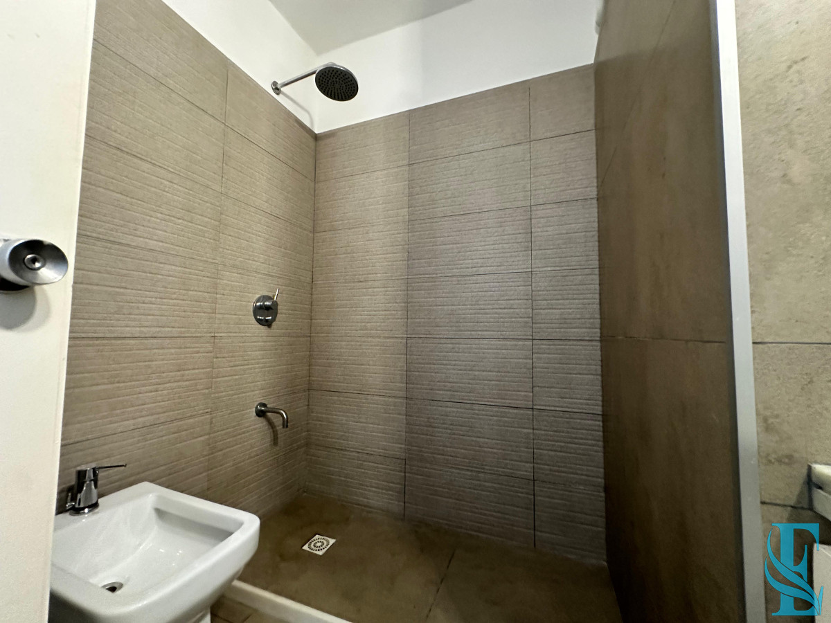 Apartamento ID.665 - Apartamento de dos dormitorios y dependencia de servicio en venta en Punta del Este