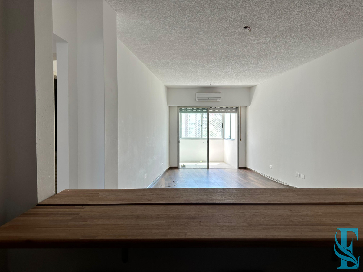 Apartamento ID.665 - Apartamento de dos dormitorios y dependencia de servicio en venta en Punta del Este