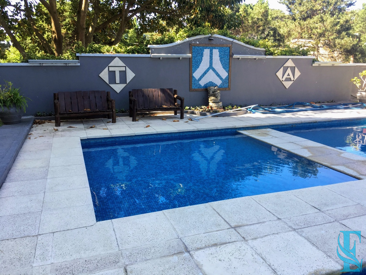 Apartamento ID.665 - Apartamento de dos dormitorios y dependencia de servicio en venta en Punta del Este
