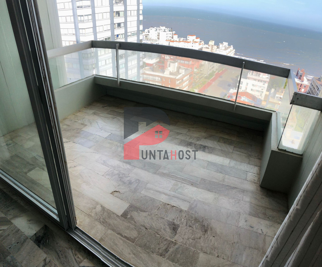 Apartamento ID.182 - Apartamento en venta de 3 dormitorios- Punta del Este