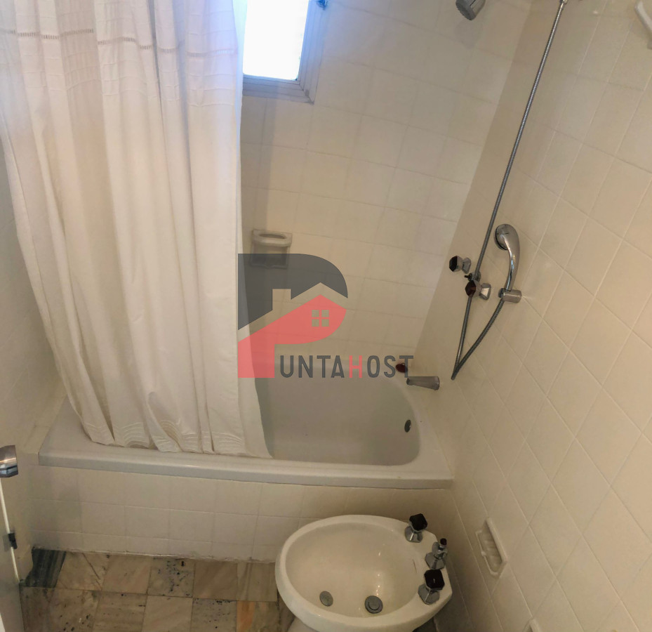 Apartamento ID.182 - Apartamento en venta de 3 dormitorios- Punta del Este