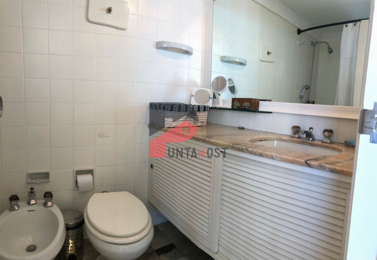 Apartamento ID.182 - Apartamento en venta de 3 dormitorios- Punta del Este