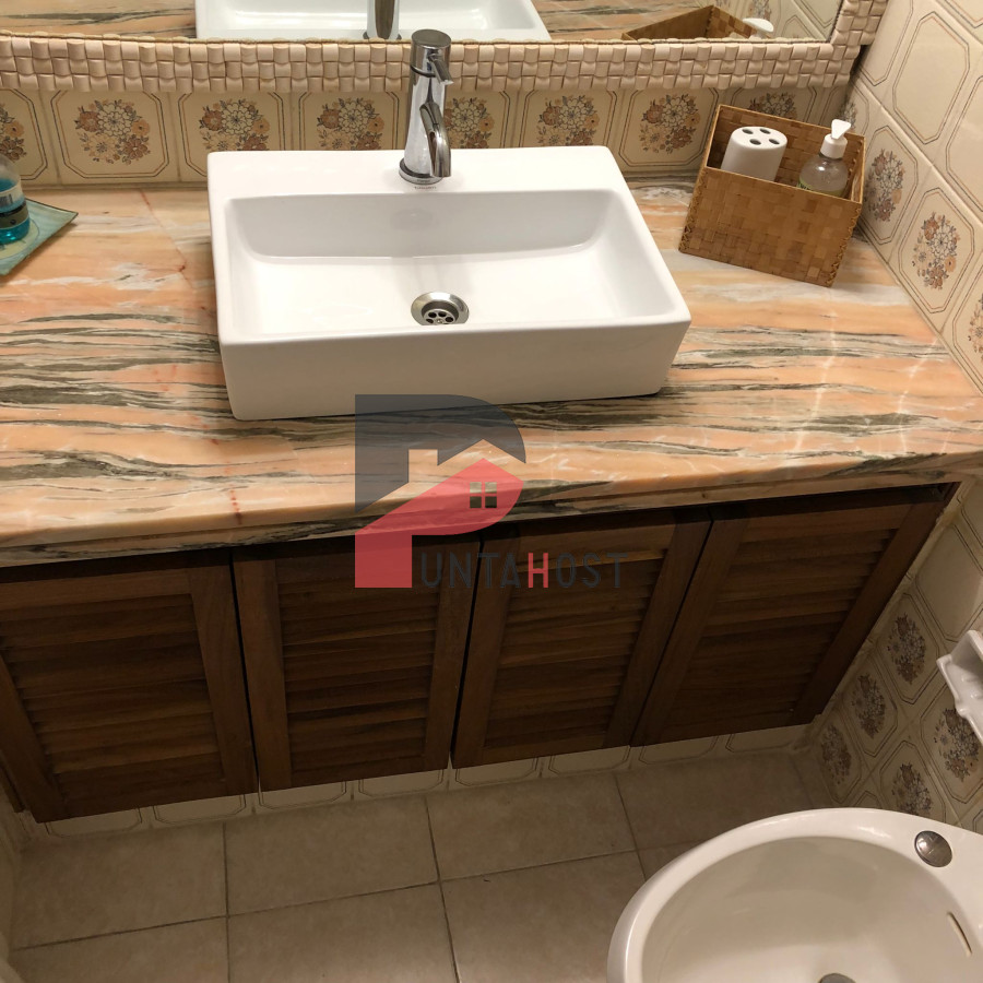 Apartamento ID.180 - Alquiler y venta de apartamento de 3 dormitorios y dependencia en Punta del Este