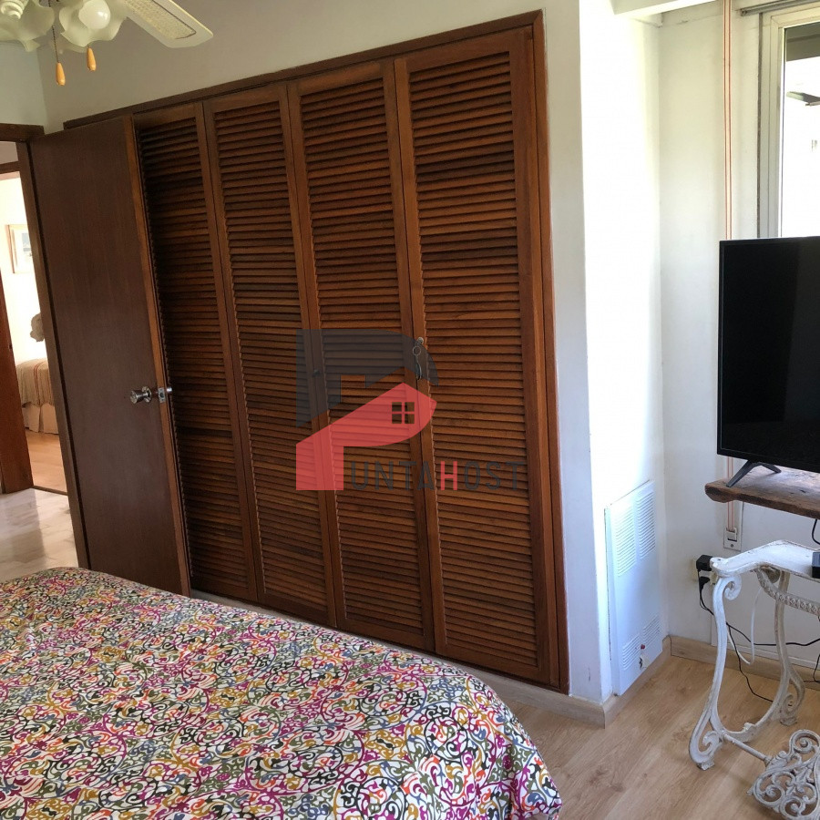 Apartamento ID.180 - Alquiler y venta de apartamento de 3 dormitorios y dependencia en Punta del Este