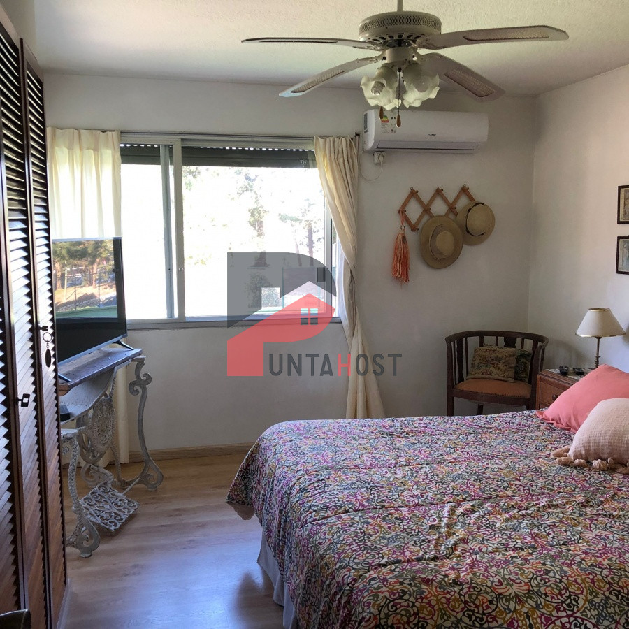 Apartamento ID.180 - Alquiler y venta de apartamento de 3 dormitorios y dependencia en Punta del Este
