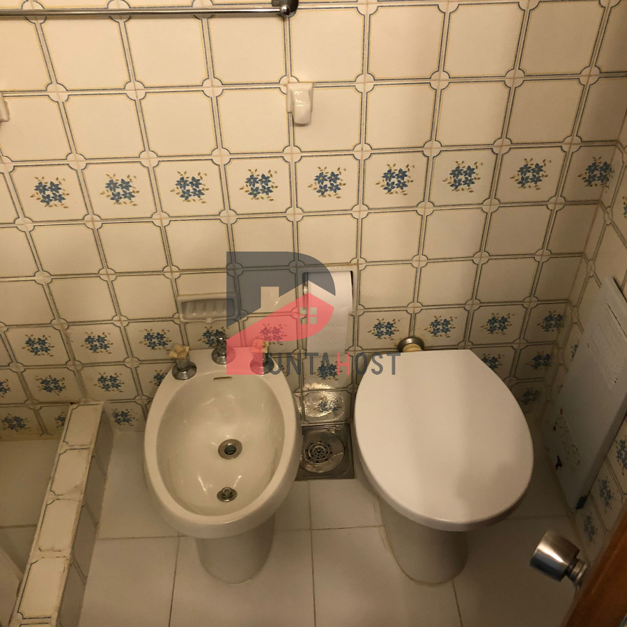 Apartamento ID.180 - Alquiler y venta de apartamento de 3 dormitorios y dependencia en Punta del Este