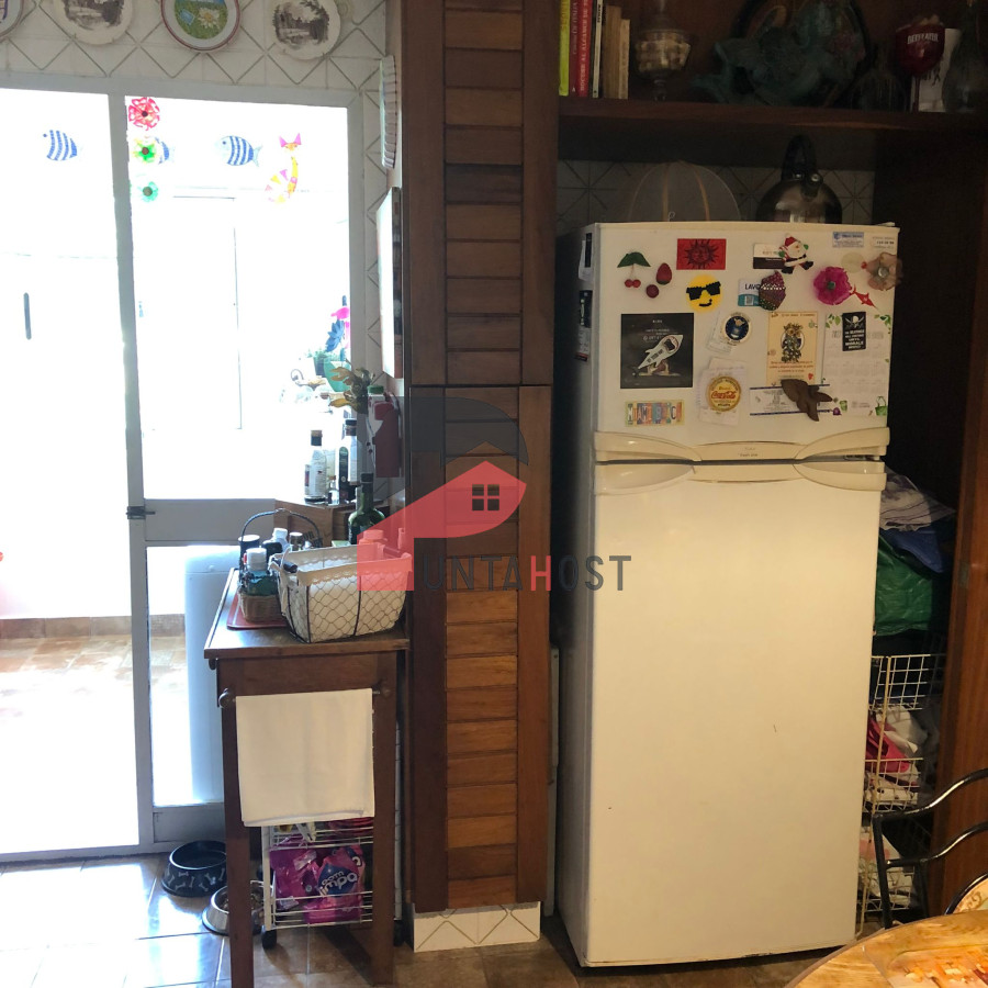 Apartamento ID.180 - Alquiler y venta de apartamento de 3 dormitorios y dependencia en Punta del Este