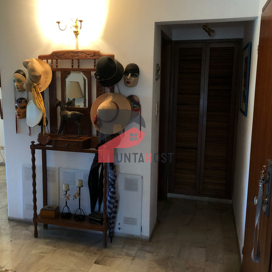 Apartamento ID.180 - Alquiler y venta de apartamento de 3 dormitorios y dependencia en Punta del Este