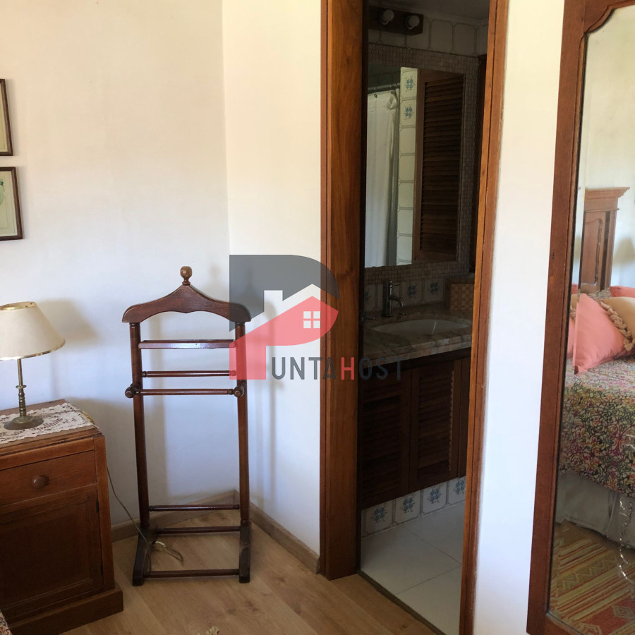 Apartamento ID.180 - Alquiler y venta de apartamento de 3 dormitorios y dependencia en Punta del Este