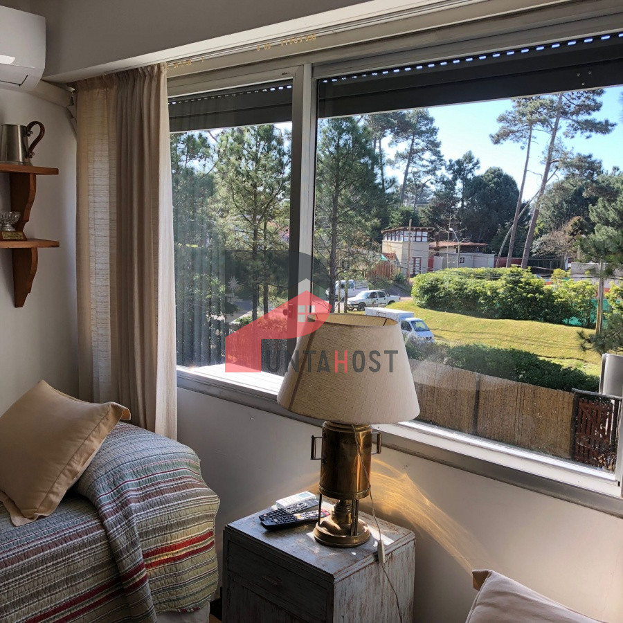 Apartamento ID.180 - Alquiler y venta de apartamento de 3 dormitorios y dependencia en Punta del Este