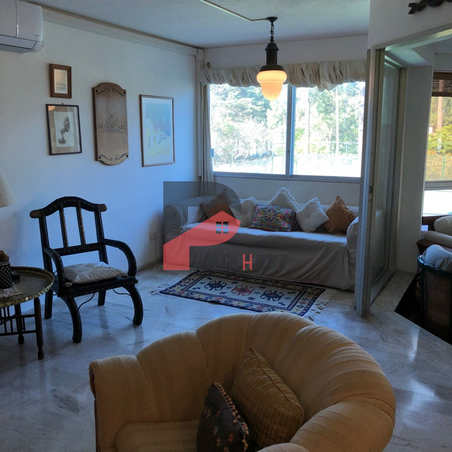 Apartamento ID.180 - Alquiler y venta de apartamento de 3 dormitorios y dependencia en Punta del Este