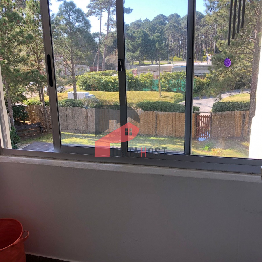 Apartamento ID.180 - Alquiler y venta de apartamento de 3 dormitorios y dependencia en Punta del Este