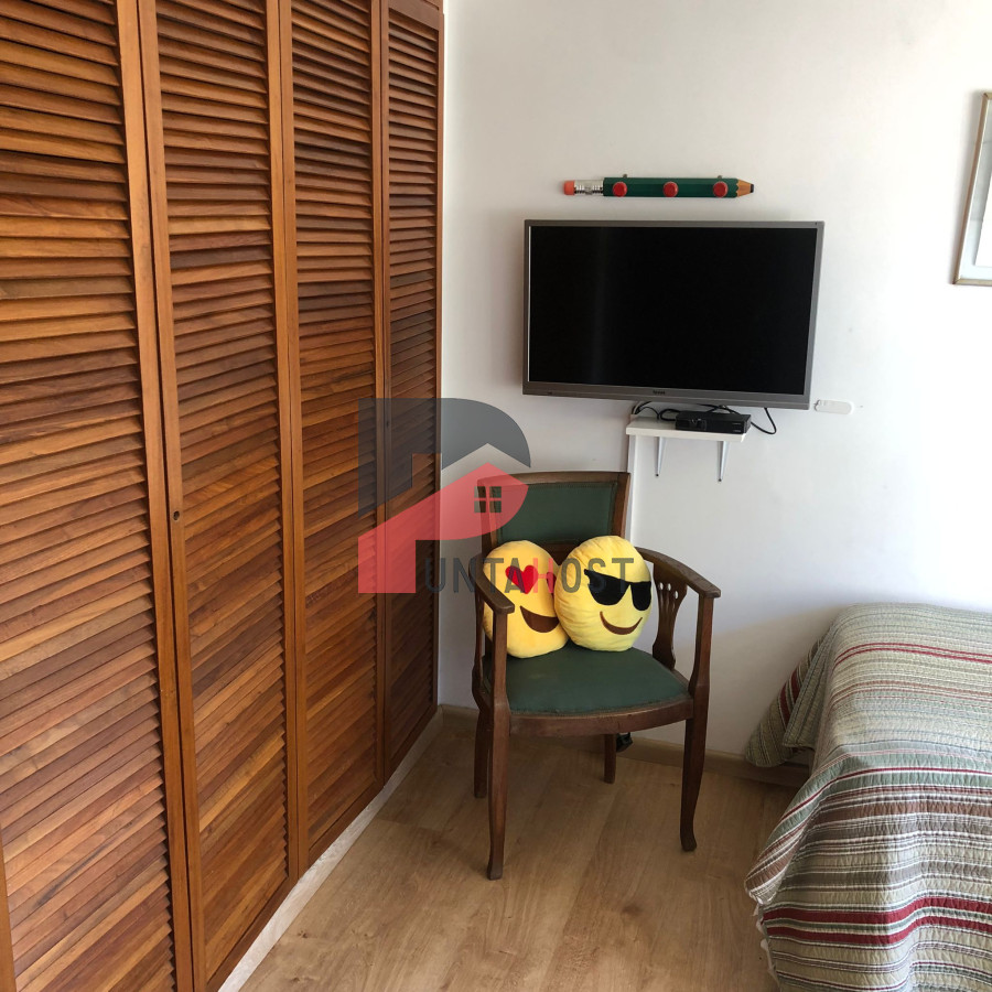 Apartamento ID.180 - Alquiler y venta de apartamento de 3 dormitorios y dependencia en Punta del Este