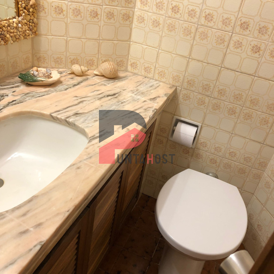 Apartamento ID.180 - Alquiler y venta de apartamento de 3 dormitorios y dependencia en Punta del Este