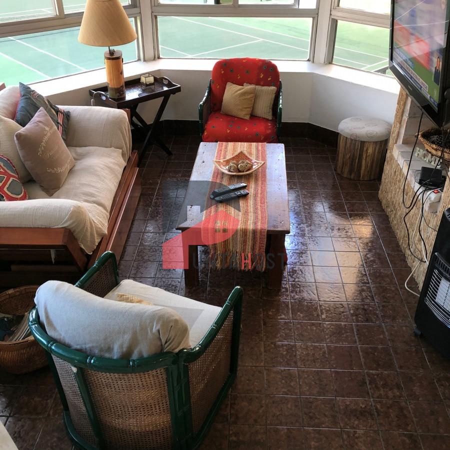 Apartamento ID.180 - Alquiler y venta de apartamento de 3 dormitorios y dependencia en Punta del Este