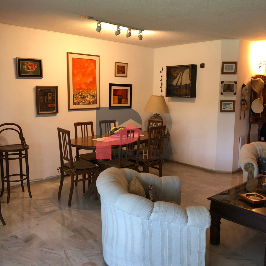 Apartamento ID.180 - Alquiler y venta de apartamento de 3 dormitorios y dependencia en Punta del Este