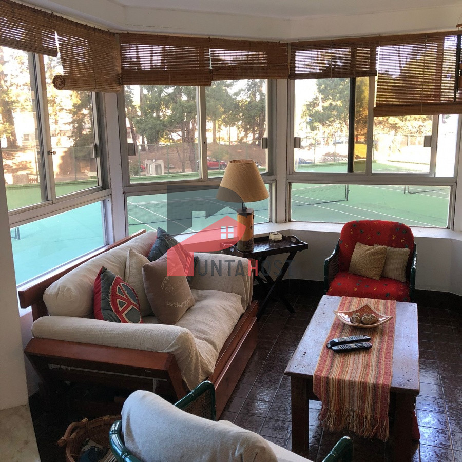 Apartamento ID.180 - Alquiler y venta de apartamento de 3 dormitorios y dependencia en Punta del Este