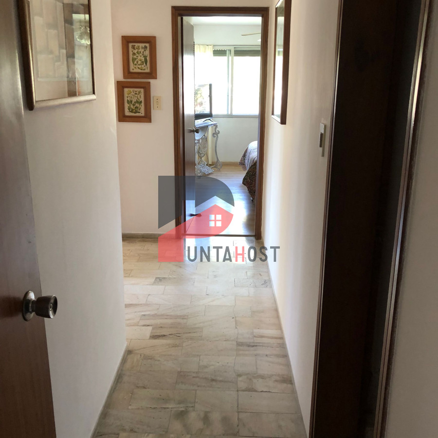 Apartamento ID.180 - Alquiler y venta de apartamento de 3 dormitorios y dependencia en Punta del Este