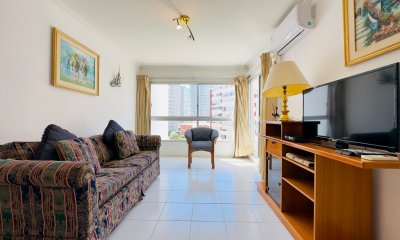 Venta apartamento 1 dormitorio y medio, Playa Brava, Punta del Este.