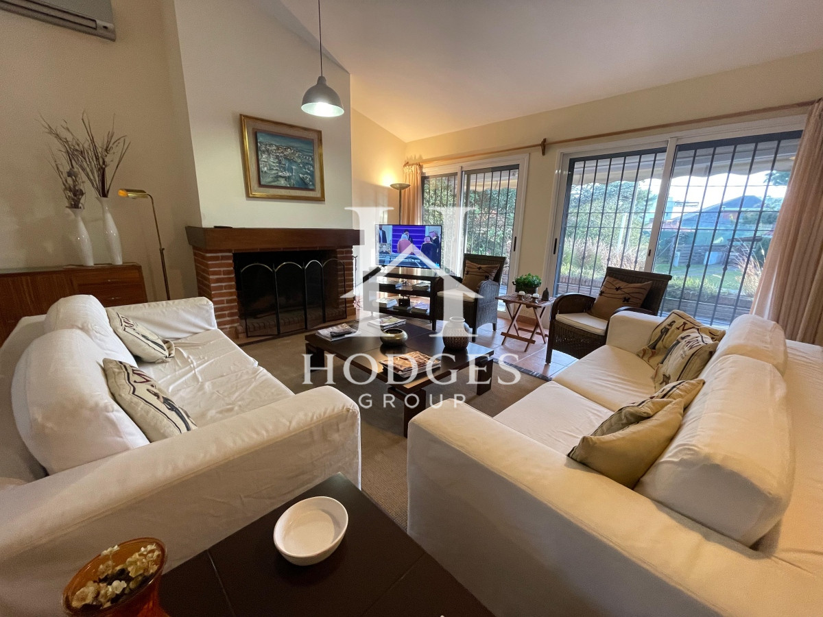 Casa ID.77 -  Casa en alquiler y venta, 4 dormitorios  en Punta del Este, playa mansa