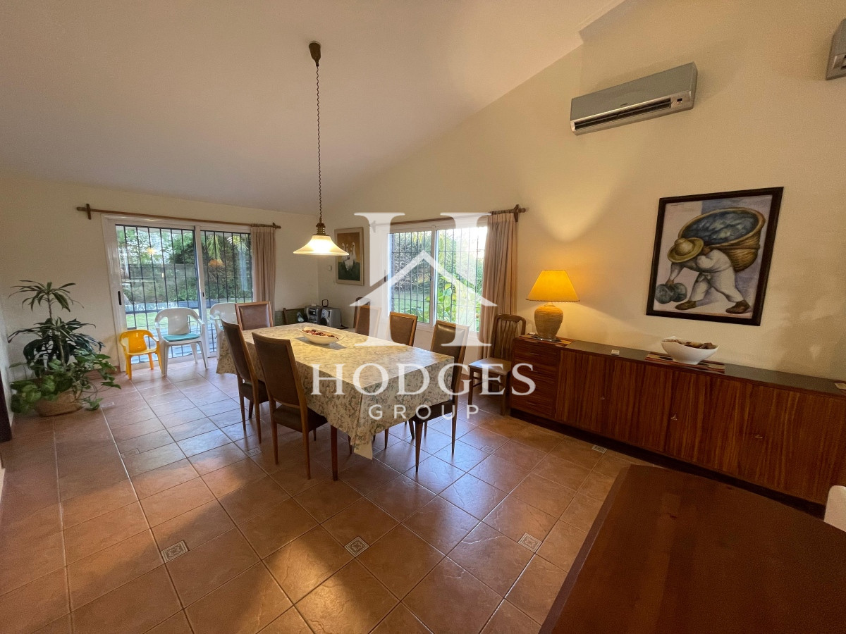 Casa ID.77 -  Casa en alquiler y venta, 4 dormitorios  en Punta del Este, playa mansa