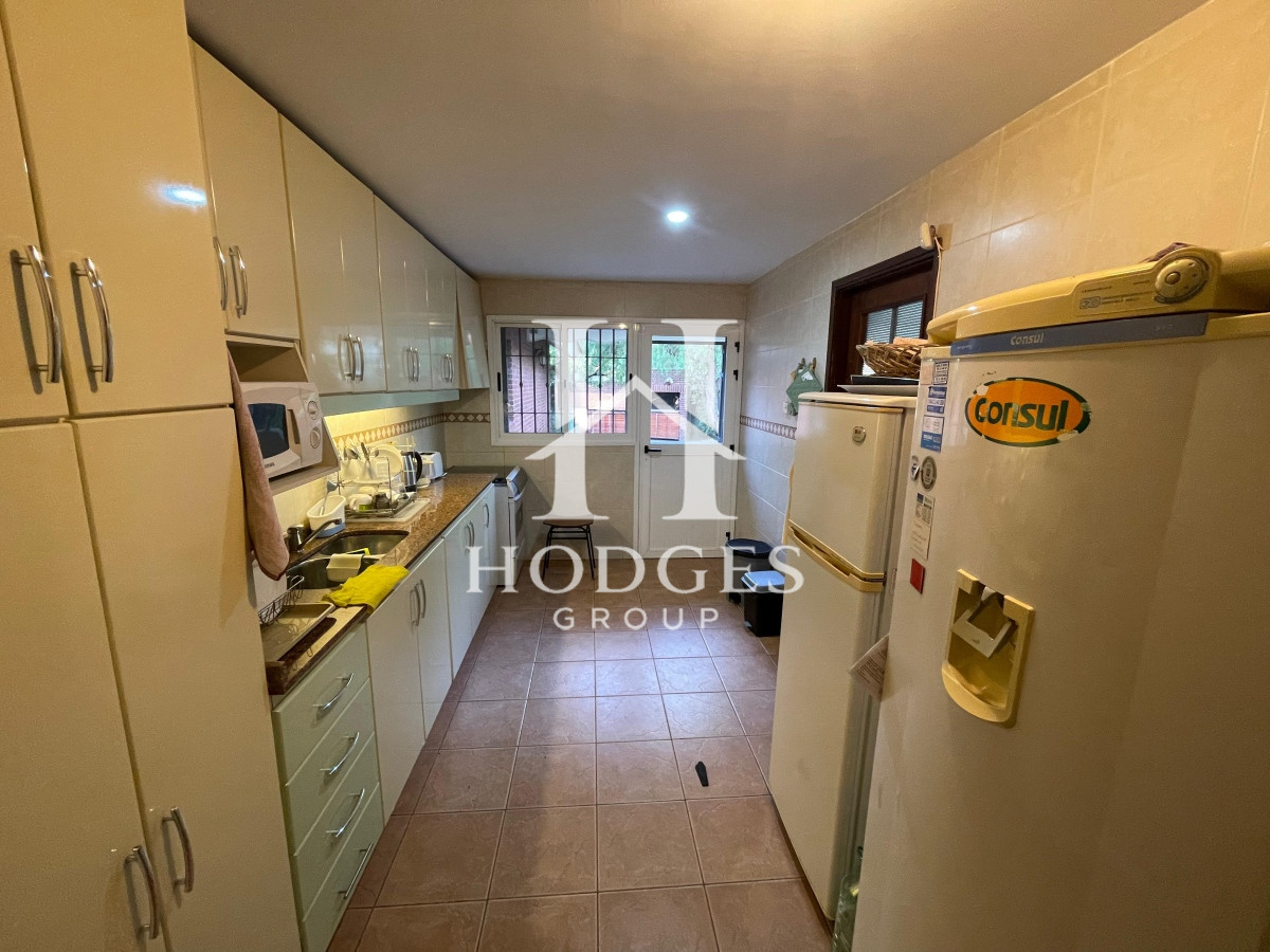 Casa ID.77 -  Casa en alquiler y venta, 4 dormitorios  en Punta del Este, playa mansa