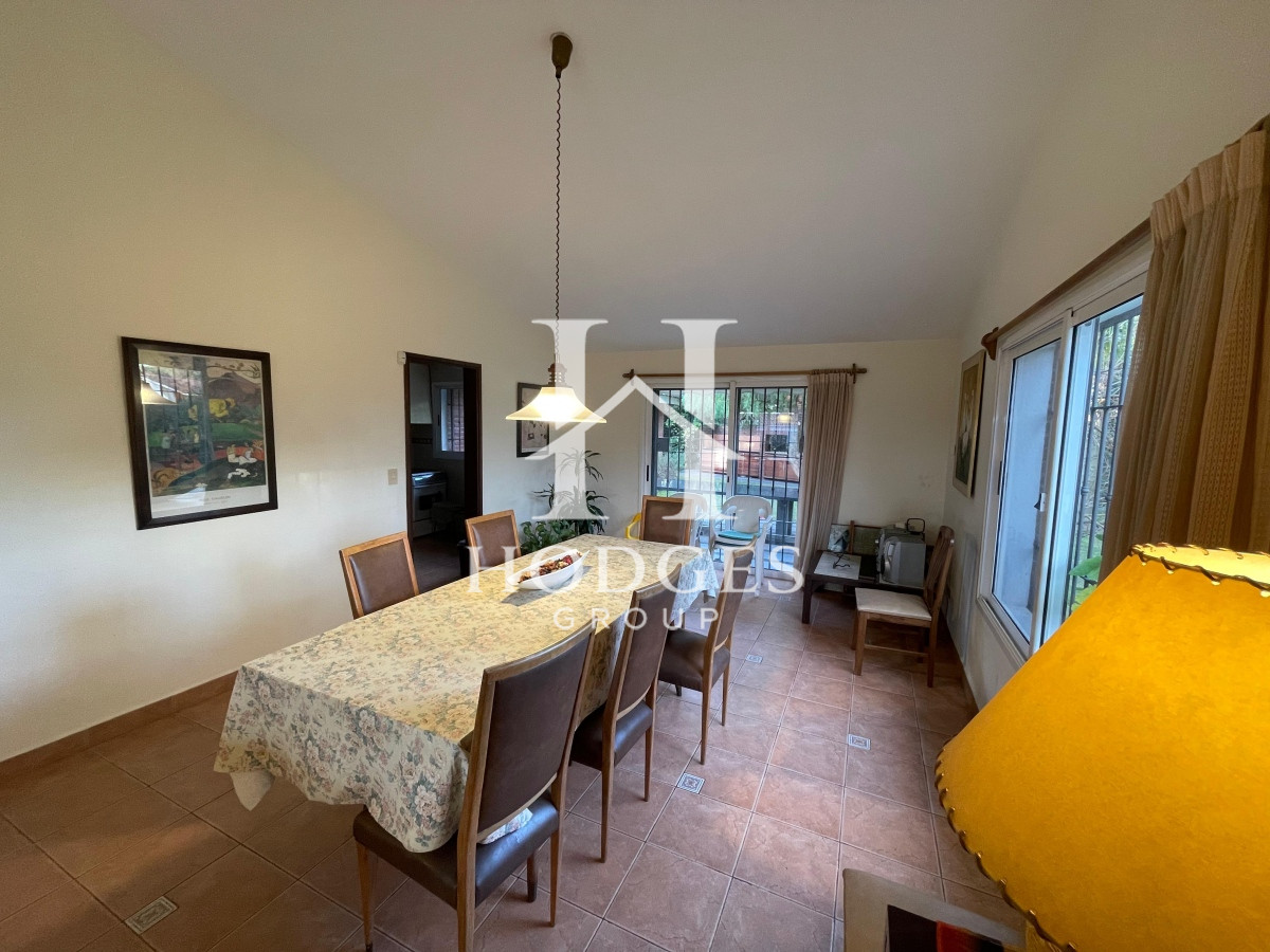 Casa ID.77 -  Casa en alquiler y venta, 4 dormitorios  en Punta del Este, playa mansa