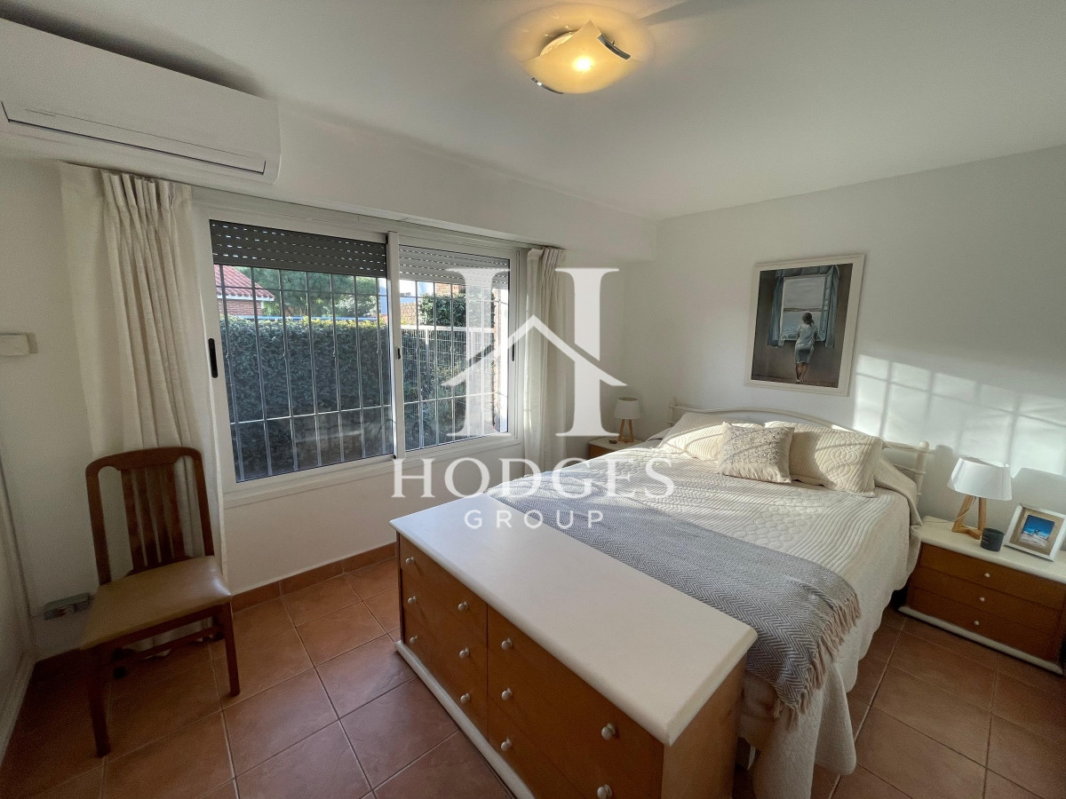 Casa ID.77 -  Casa en alquiler y venta, 4 dormitorios  en Punta del Este, playa mansa