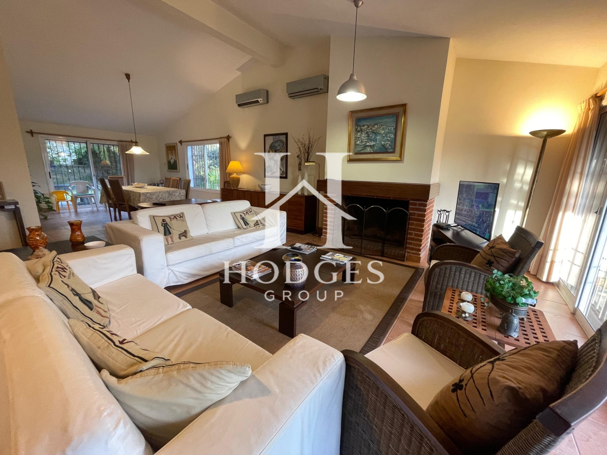 Casa ID.77 -  Casa en alquiler y venta, 4 dormitorios  en Punta del Este, playa mansa