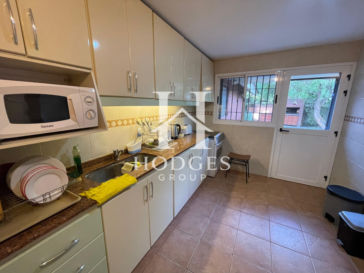 Casa ID.77 -  Casa en alquiler y venta, 4 dormitorios  en Punta del Este, playa mansa