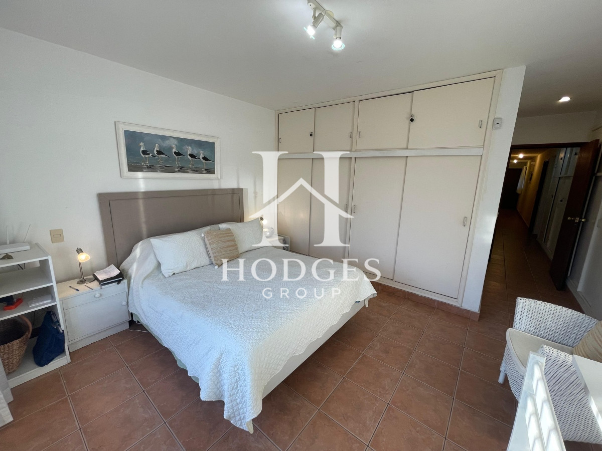 Casa ID.77 -  Casa en alquiler y venta, 4 dormitorios  en Punta del Este, playa mansa