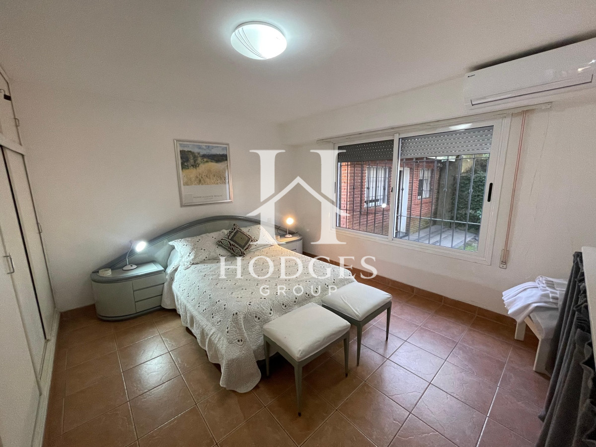 Casa ID.77 -  Casa en alquiler y venta, 4 dormitorios  en Punta del Este, playa mansa