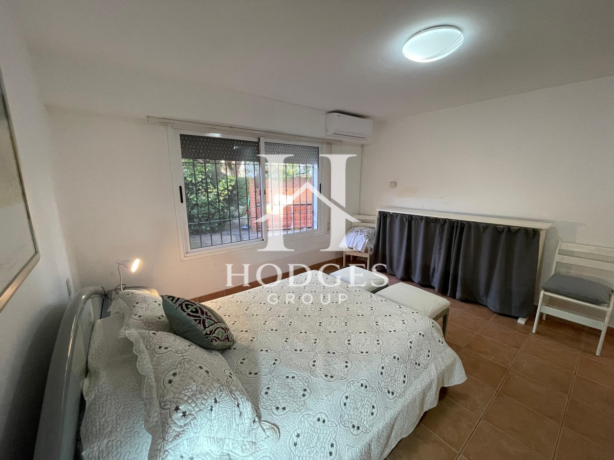 Casa ID.77 -  Casa en alquiler y venta, 4 dormitorios  en Punta del Este, playa mansa