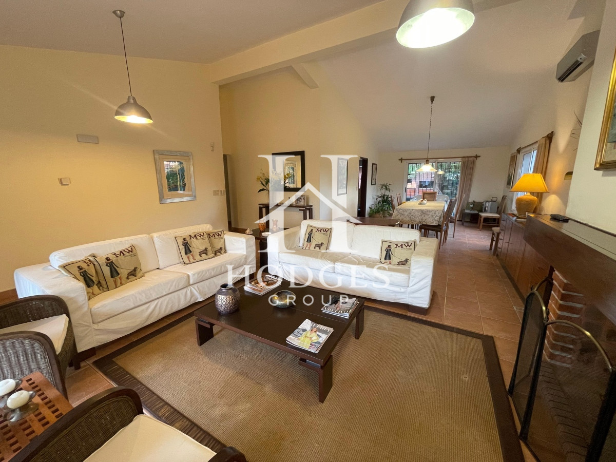 Casa ID.77 -  Casa en alquiler y venta, 4 dormitorios  en Punta del Este, playa mansa