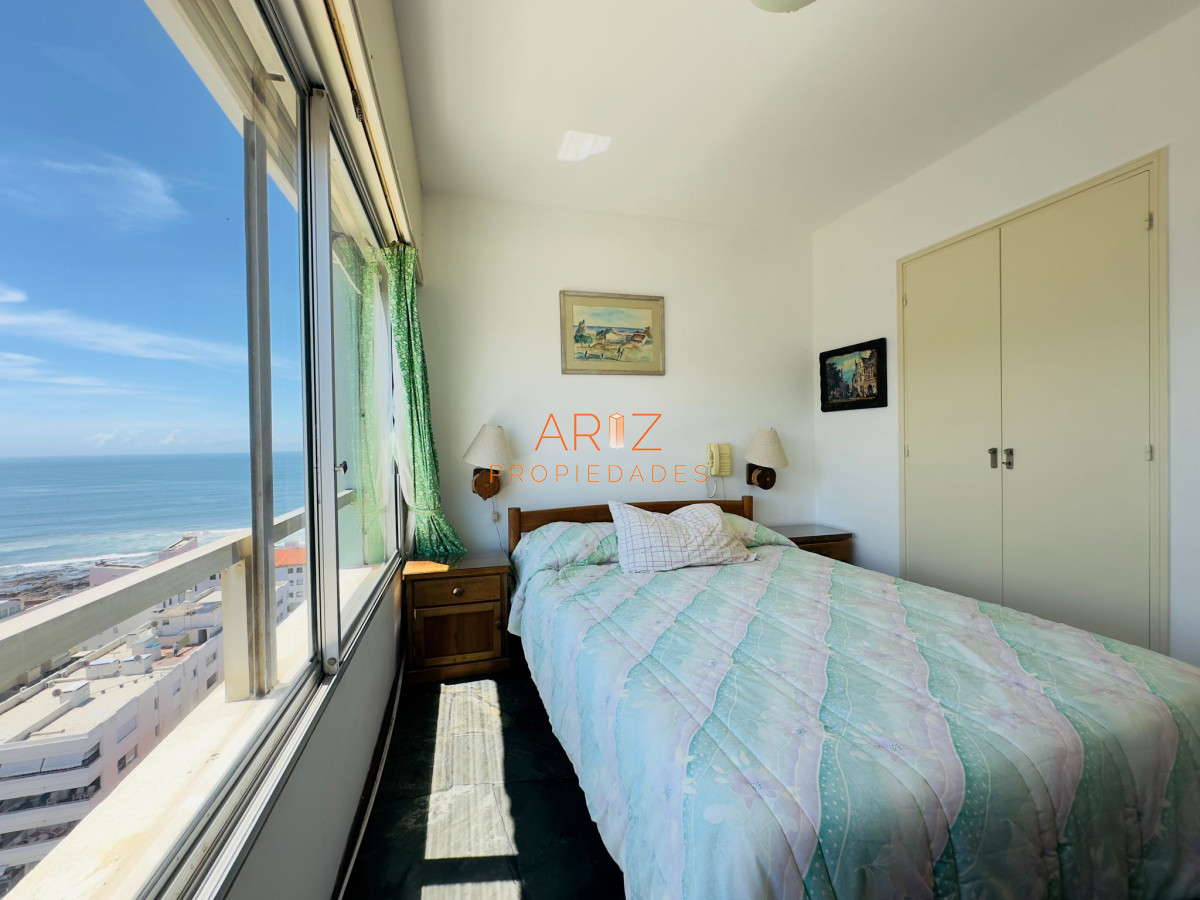 Apartamento ID.2417 -  Apartamento en venta, 1 dormitorio, peninsula con garage Punta del este.