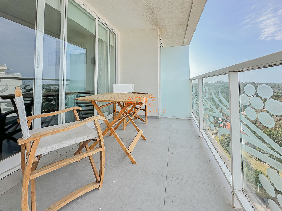 Apartamento ID.2352 - VENTA, apartamento de1dormitorio y medio en Torre YOO Punta.