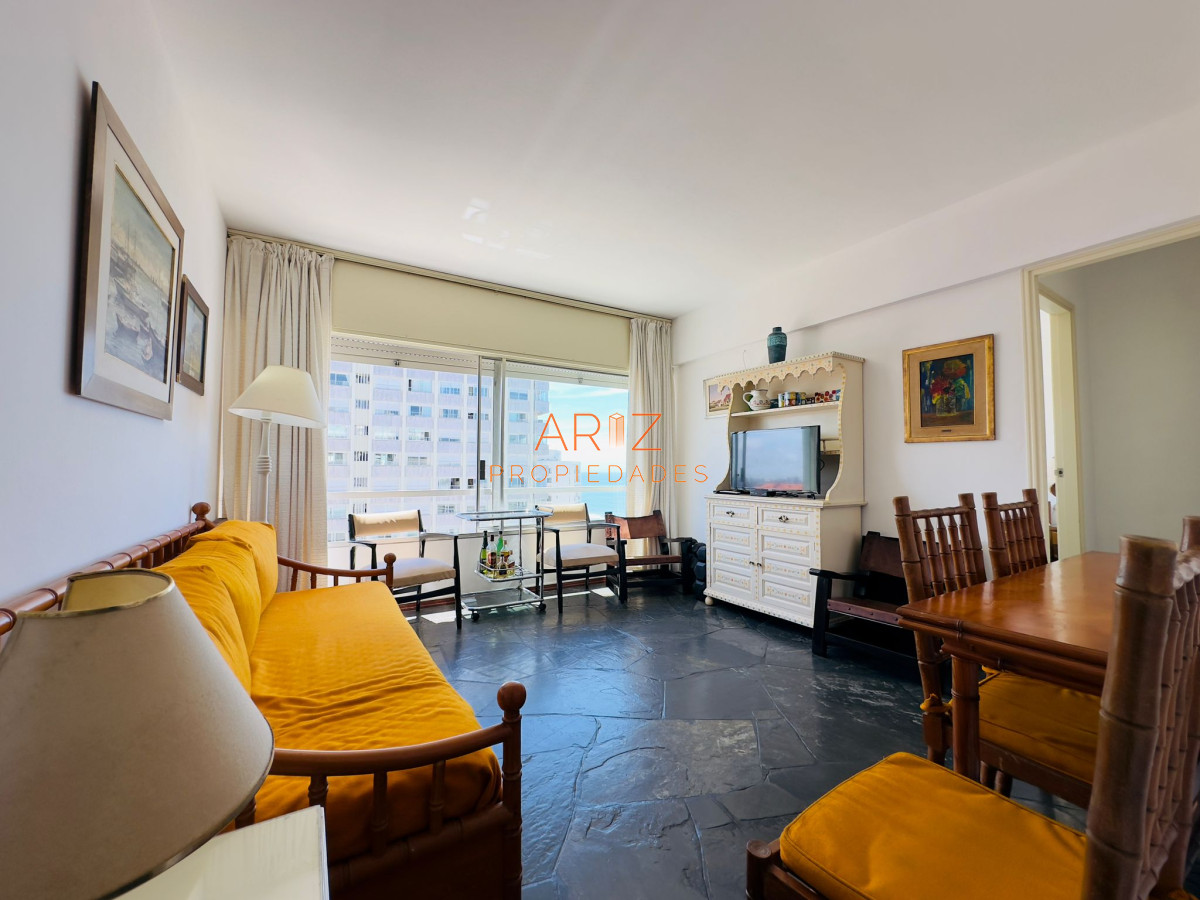 Apartamento ID.2417 -  Apartamento en venta, 1 dormitorio, peninsula con garage Punta del este.