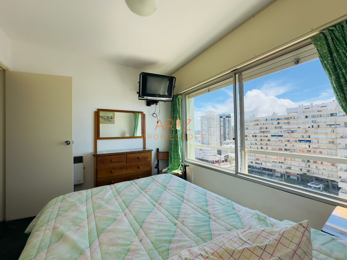 Apartamento ID.2417 -  Apartamento en venta, 1 dormitorio, peninsula con garage Punta del este.