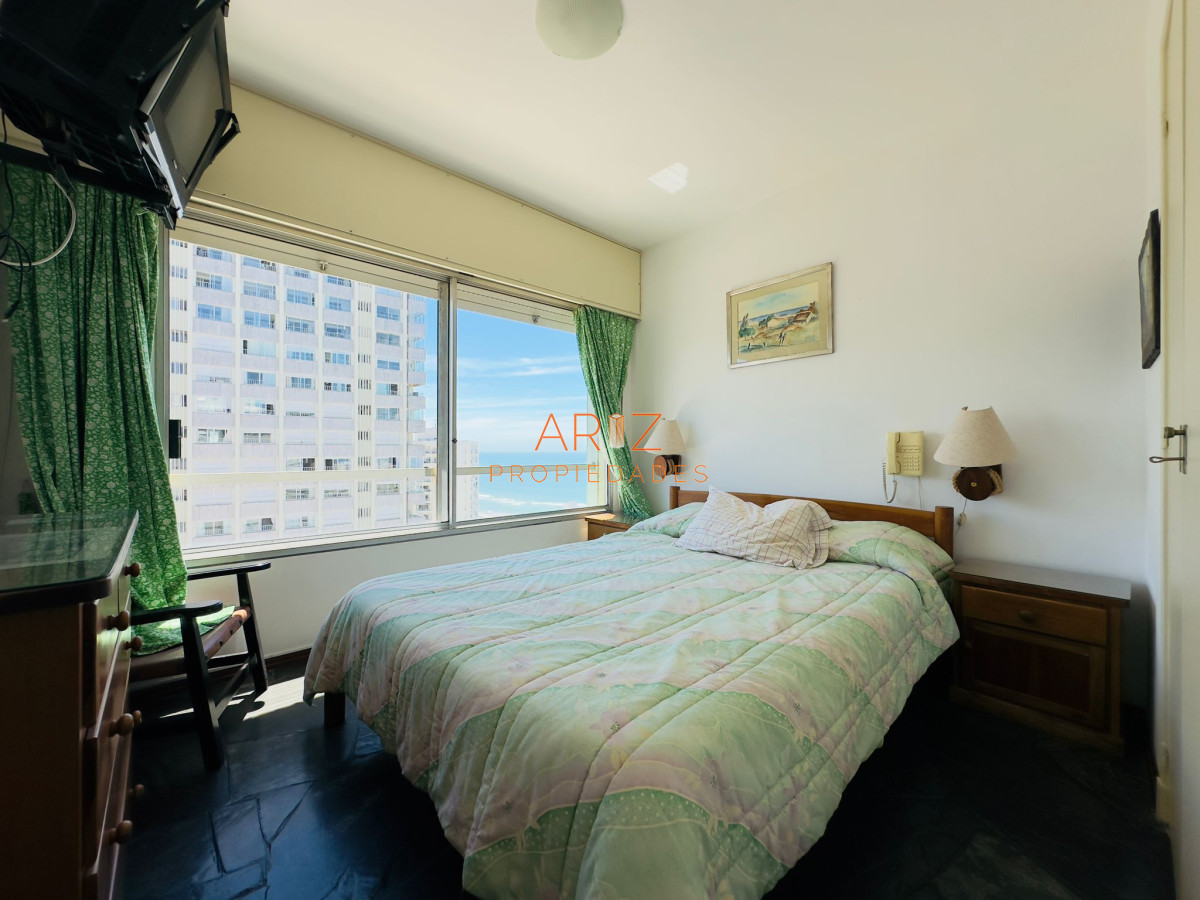 Apartamento ID.2417 -  Apartamento en venta, 1 dormitorio, peninsula con garage Punta del este.