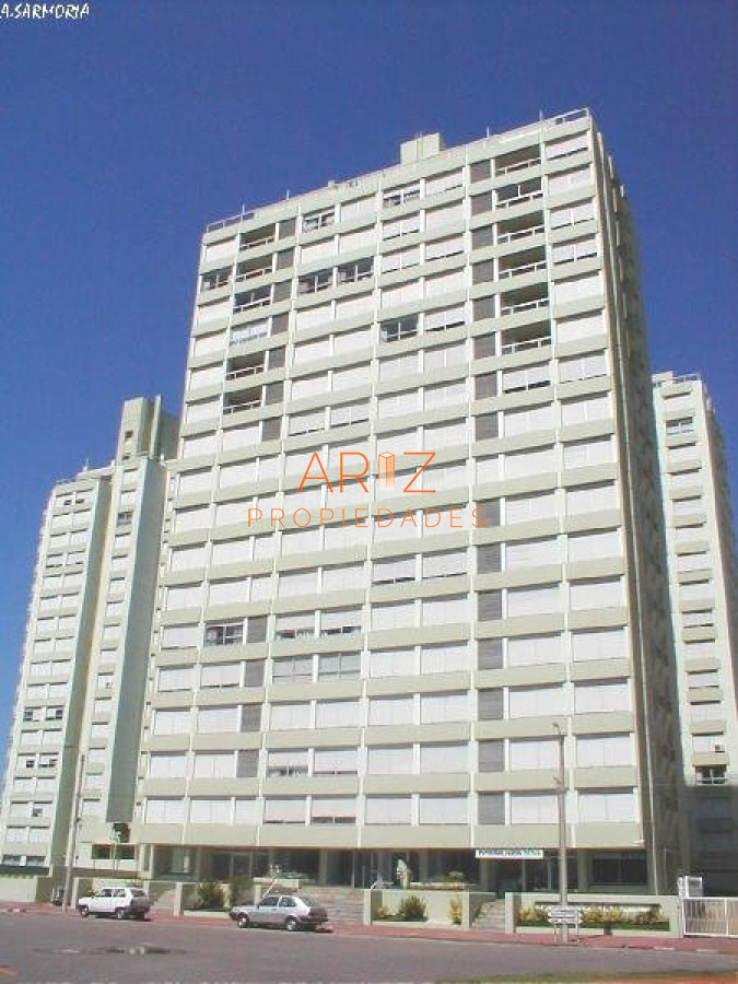 Apartamento ID.2482 - Venta y alquiler de apartamento zona Playa brava 3 DORMITORIOS TODOS LOS SERVICIOS