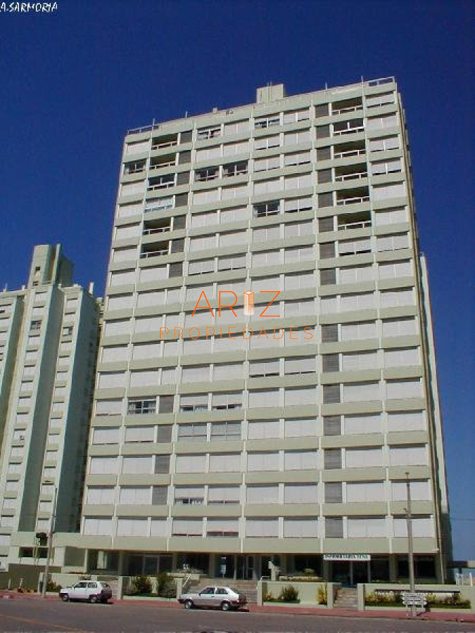 Apartamento ID.2482 - Venta y alquiler de apartamento zona Playa brava 3 DORMITORIOS TODOS LOS SERVICIOS