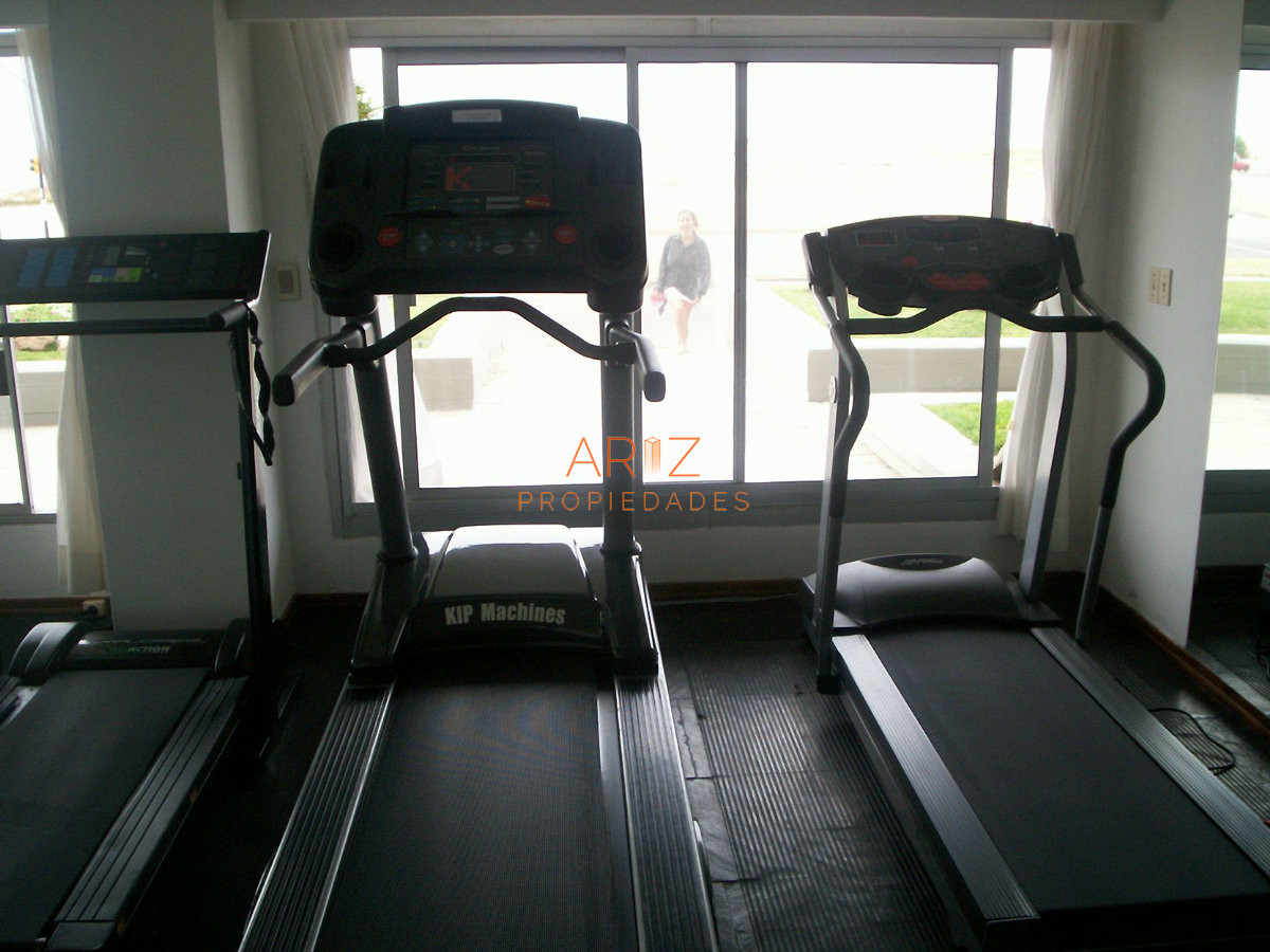 Apartamento ID.2482 - Venta y alquiler de apartamento zona Playa brava 3 DORMITORIOS TODOS LOS SERVICIOS