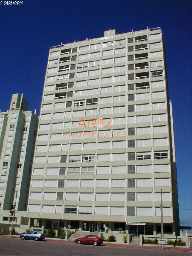 Apartamento ID.2482 - Venta y alquiler de apartamento zona Playa brava 3 DORMITORIOS TODOS LOS SERVICIOS