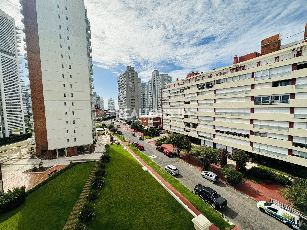 Apartamento ID.483 - Alquiler y venta de apartamento de 1 dormitorio y medio en Punta del Este