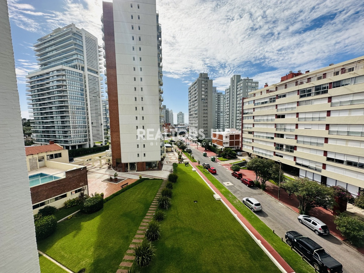 Apartamento ID.483 - Alquiler y venta de apartamento de 1 dormitorio y medio en Punta del Este