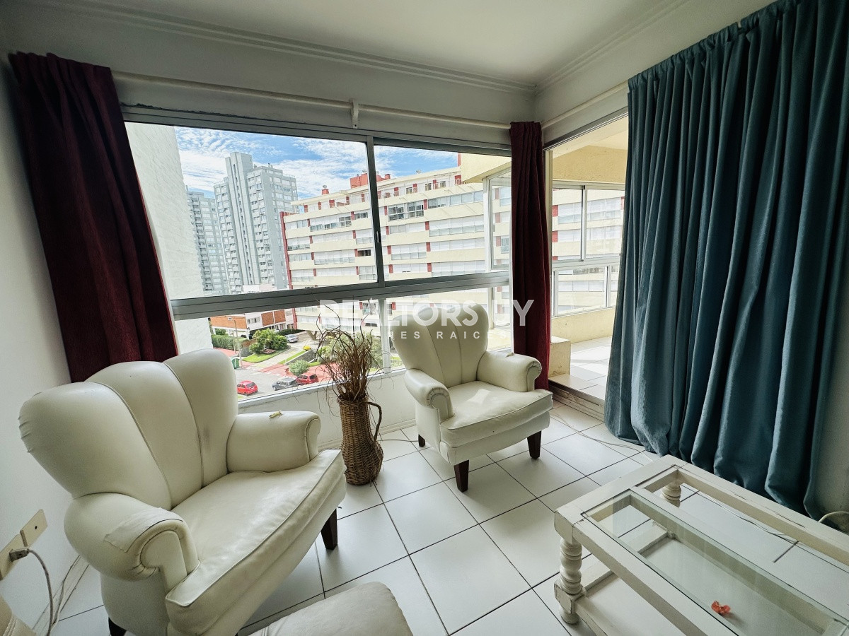 Apartamento ID.483 - Alquiler y venta de apartamento de 1 dormitorio y medio en Punta del Este
