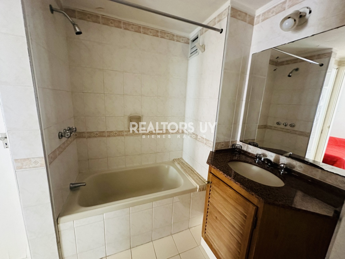 Apartamento ID.483 - Alquiler y venta de apartamento de 1 dormitorio y medio en Punta del Este